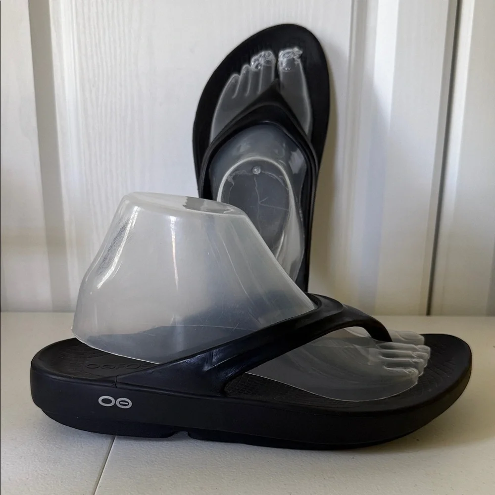 OOFOS OOlala Women's Black Sandals ( sz - 9) - Picture 2 of 6